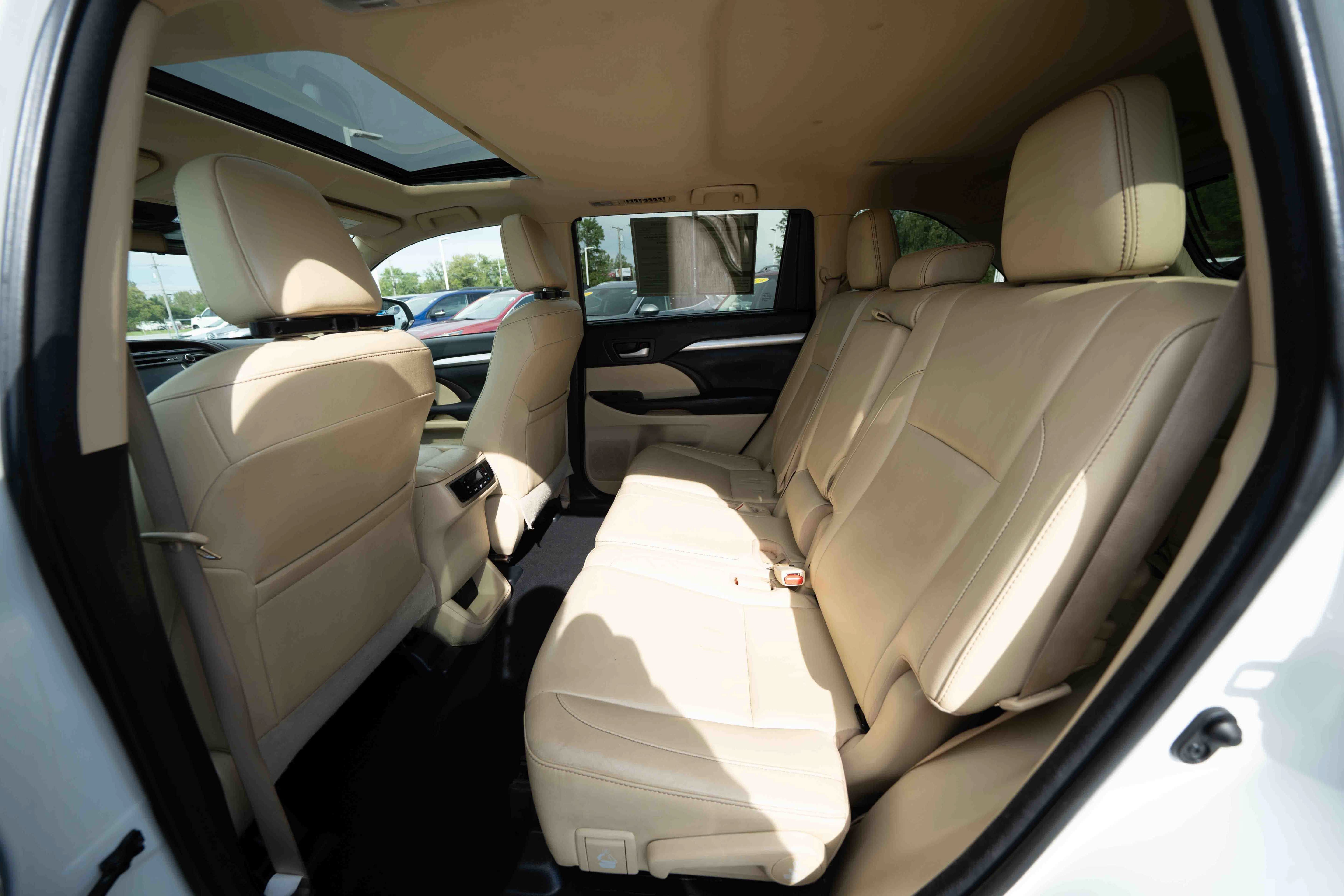 Used 2017 Toyota Highlander XLE AWD/4WD image 23