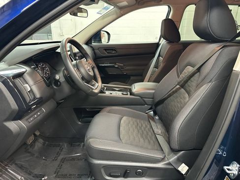 Used 2025 Nissan Pathfinder SV AWD/4WD image 19