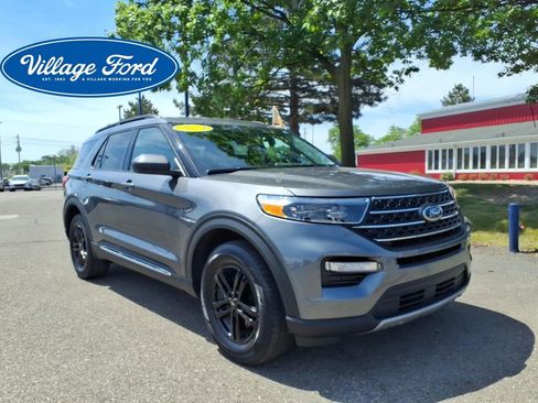 Used 2024 Ford Explorer XLT w/ Equipment Group 202A AWD/4WD image 4
