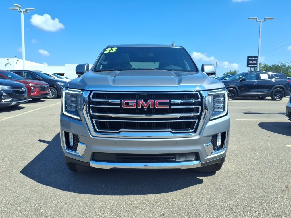 Used 2023 GMC Yukon SLT AWD/4WD image 2