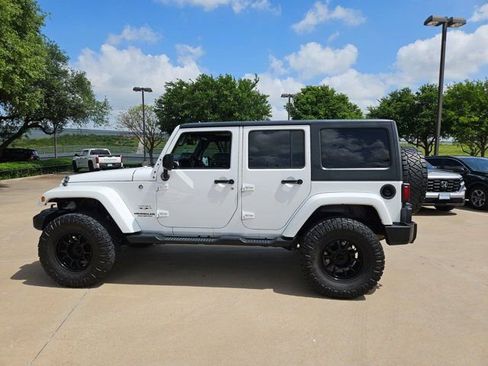 Used 2016 Jeep Wrangler Unlimited Sahara w/ Connectivity Group image 8