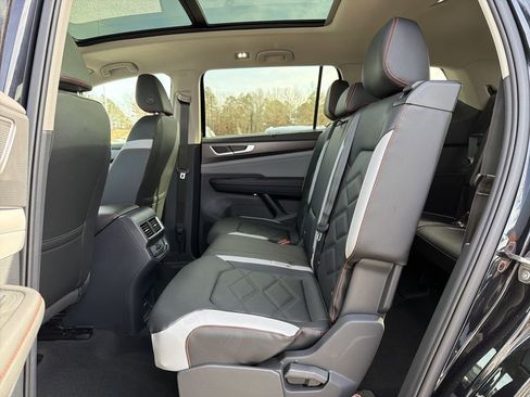 New 2026 Volkswagen Atlas Peak Edition image 14