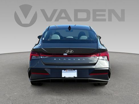 New 2026 Hyundai Elantra Limited FWD image 22