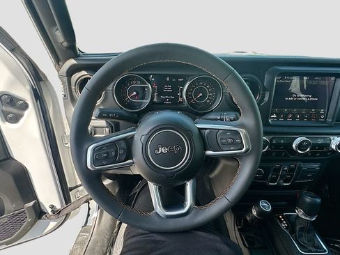 Used 2023 Jeep Gladiator Overland AWD/4WD image 10