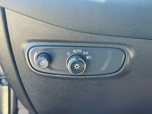 Used 2018 Chevrolet Equinox LT AWD/4WD image 18