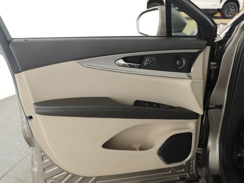 Used 2020 Lincoln Nautilus Reserve w/ Equipment Group 201A image 6