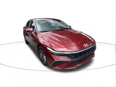 Used 2024 Hyundai Elantra SEL FWD image 1