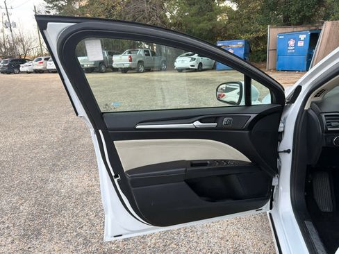 Used 2018 Ford Fusion Titanium image 17