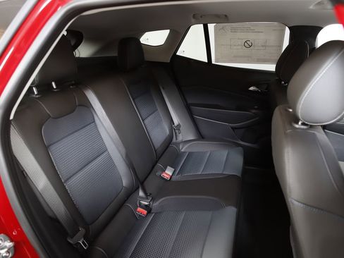 New 2026 Chevrolet Trax LT w/ Sunroof Package FWD image 9