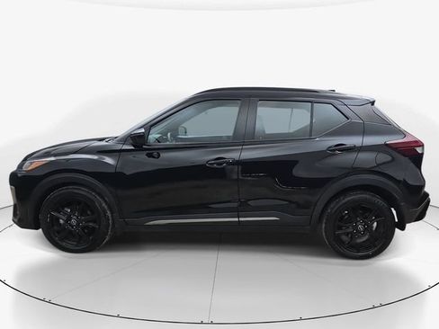 Used 2023 Nissan Kicks SR w/ Interior Electronics Package FWD image 9