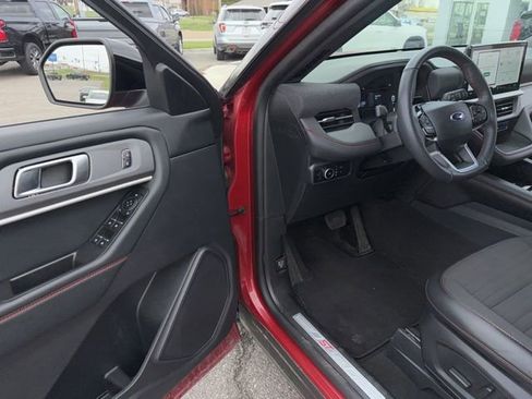 Used 2025 Ford Explorer ST-Line w/ ST-Line Street Pack image 25