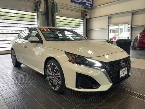 Used 2023 Nissan Altima 2.5 SL AWD/4WD image 1