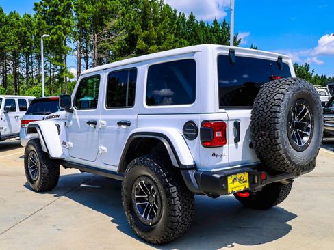 Used 2025 Jeep Wrangler Unlimited Rubicon AWD/4WD image 5