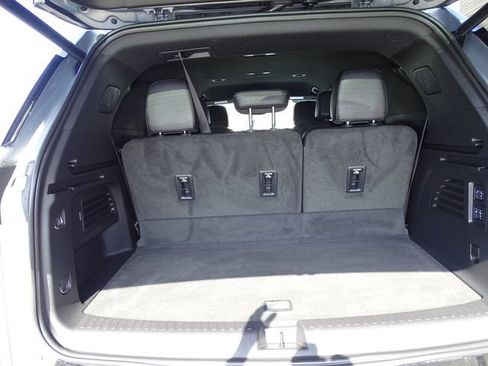 Used 2025 Chevrolet Traverse High Country AWD/4WD image 23