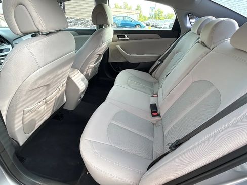 Used 2015 Hyundai Sonata SE FWD image 16