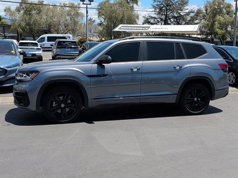 Used 2022 Volkswagen Atlas SEL R-Line AWD/4WD image 2