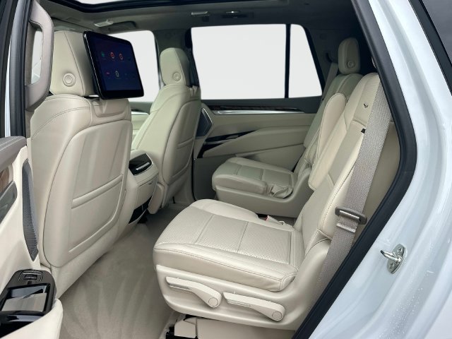 Used 2026 Cadillac Escalade Platinum Luxury AWD/4WD image 17