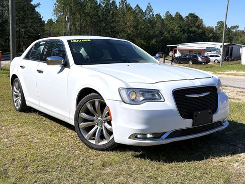 Used 2019 Chrysler 300 Limited image 4