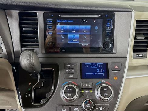 Used 2017 Toyota Sienna LE image 20