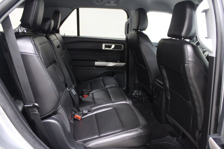 Used 2023 Ford Explorer XLT w/ Equipment Group 202A AWD/4WD image 30