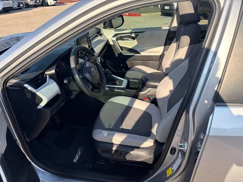 Used 2022 Toyota RAV4 XLE w/ Convenience Package FWD image 16
