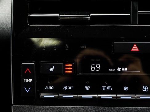 Used 2021 Toyota Avalon XLE w/ Moonroof Package image 24