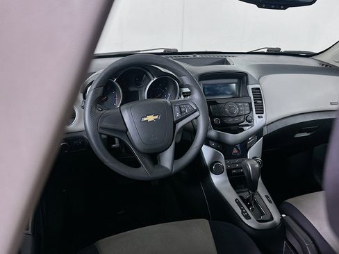 Used 2014 Chevrolet Cruze LS image 18