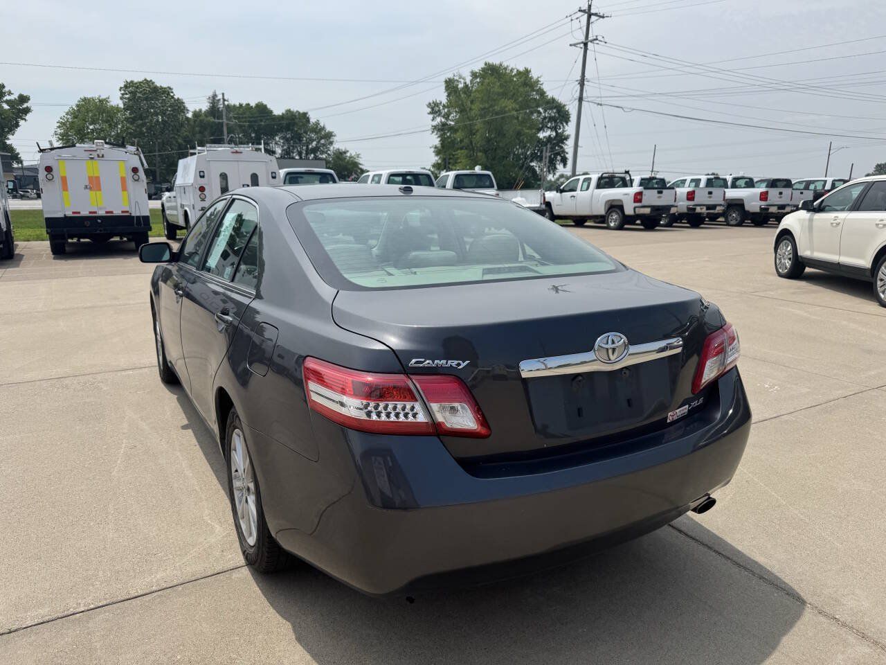 Used 2011 Toyota Camry XLE w/ XLE Extra-Value Pkg #2 FWD image 4