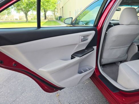 Used 2017 Toyota Camry LE FWD image 37