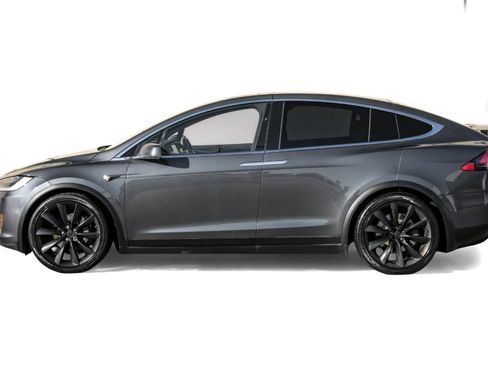 Used 2018 Tesla Model X 75D image 11