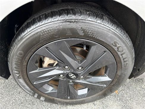 Used 2023 Hyundai Elantra SEL image 17