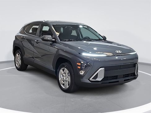 New 2026 Hyundai Kona SE image 3