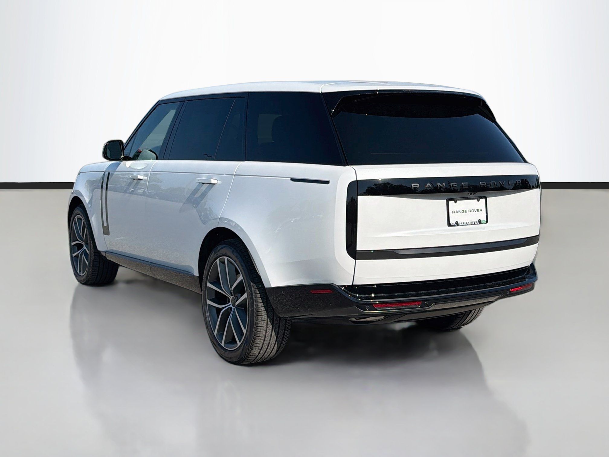 New 2026 Land Rover Range Rover Long Wheelbase SE AWD/4WD image 3