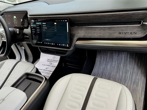 Used 2025 Rivian R1S Adventure image 16