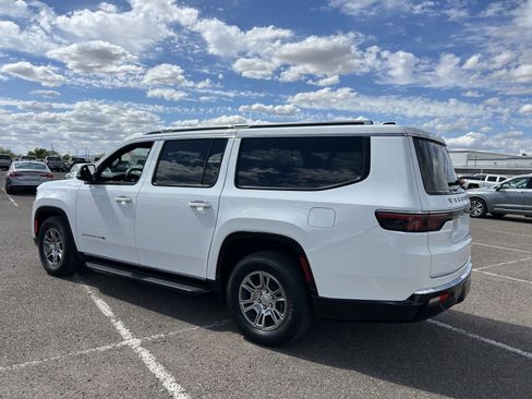 Used 2024 Jeep Wagoneer L 4WD image 3