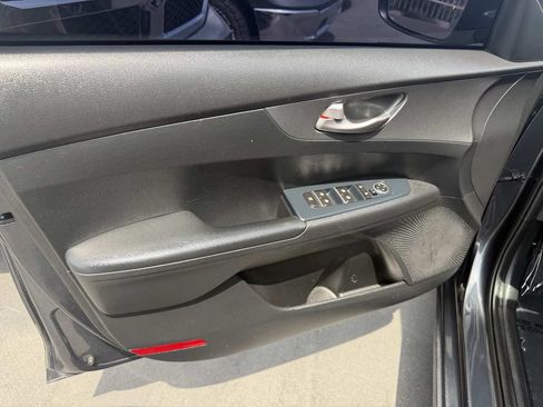 Used 2020 Kia Forte LXS FWD image 9