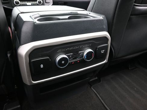 Used 2022 Ford Expedition Max Limited image 28