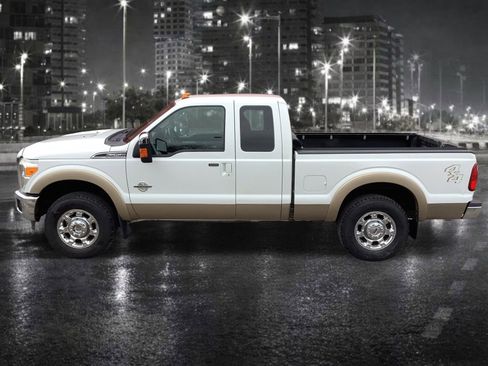 Used 2014 Ford F250 Lariat w/ Lariat Chrome Package image 4
