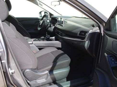 Used 2024 Nissan Rogue S image 37