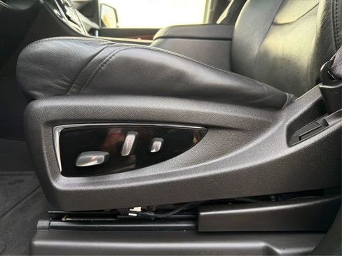 Used 2016 Cadillac Escalade Luxury image 19