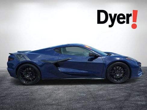 Used 2025 Chevrolet Corvette Z06 RWD image 2