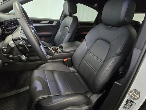 Certified 2025 Porsche Cayenne Coupe image 5