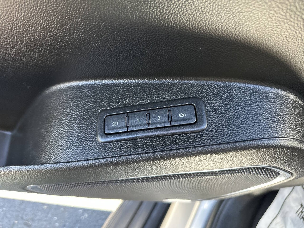 Used 2019 GMC Yukon XL Denali RWD image 12