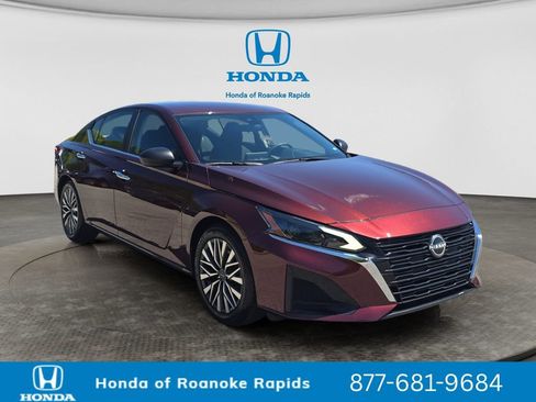 Used 2024 Nissan Altima 2.5 SV FWD image 7