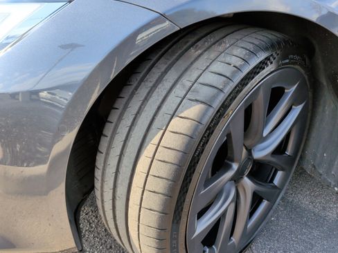 Used 2021 Tesla Model S Plaid image 12