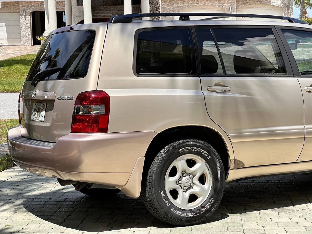 Used 2005 Toyota Highlander 2WD V6 w/ 3rd Row image 6