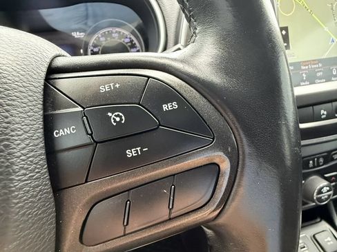 Used 2019 Jeep Cherokee Trailhawk w/ Comfort/Convenience Group AWD/4WD image 29