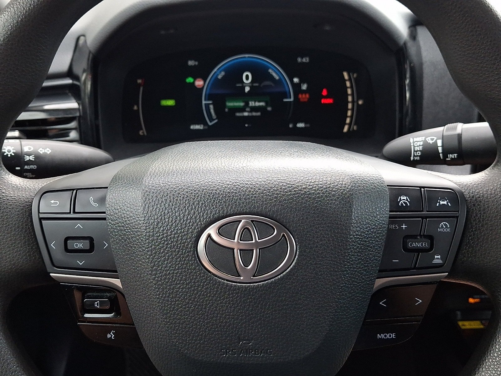 Used 2025 Toyota Camry LE FWD image 18