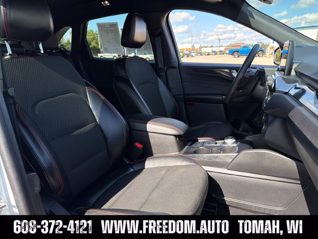 Used 2025 Ford Escape ST-Line Select AWD/4WD image 37
