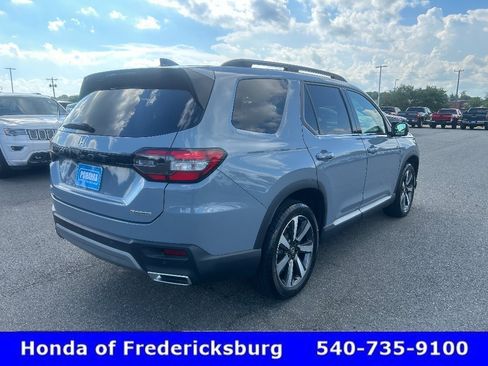 Used 2024 Honda Pilot Touring image 6